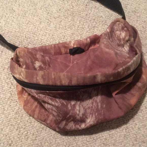 Realtree Camo belt pack - Picture 2 of 2